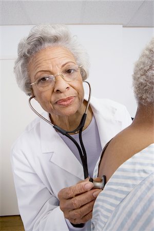female doctors and male medical exam photos - Senior medical practitioner examines breathing with stethoscope Stock Photo - Premium Royalty-Free, Code: 693-06022035