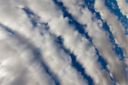 Below view of clouds Foto de stock - Sin royalties Premium, Código: 693-06120666