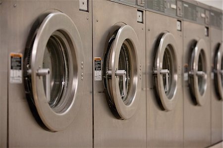 Row of self-service clothes dryer's door Fotografie stock - Premium Royalty-Free, Codice: 693-06120871