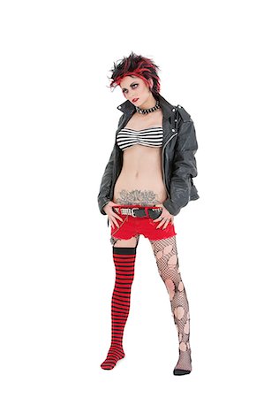 déchirer - Jeune punk rock femme debout sur fond blanc Photographie de stock - Premium Libres de Droits, Code: 693-06324402