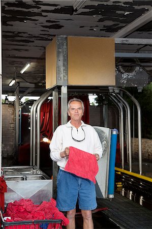 simsearch:693-06324591,k - Portrait of a happy mature owner standing in car wash Stock Photo - Premium Royalty-Free, Code: 693-06324588