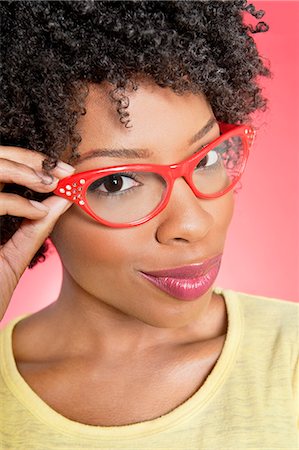 simsearch:693-06324151,k - Porträt einer afroamerikanischen Frau retro Brille über farbigen Hintergrund Stockbilder - Premium RF Lizenzfrei, Bildnummer: 693-06324630