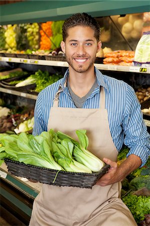 Portrait d'un vendeur heureux jeune avec bok choy au marché Photographie de stock - Premium Libres de Droits, Code: 693-06324939