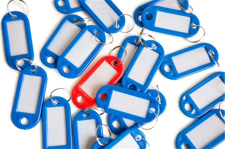 Anneau balise rouge avec porte-clés bleus sur fond coloré Photographie de stock - Premium Libres de Droits, Code: 693-06325296