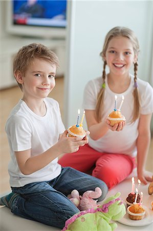 sister and brother - Portrait of siblings celebrating birthday with cup cakes Stock Photo - Premium Royalty-Free, Code: 693-06379414