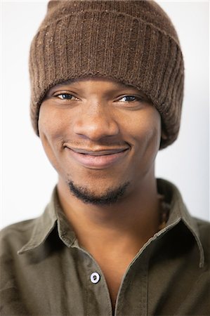 Close-up portrait of an African American man wearing knit hat Foto de stock - Sin royalties Premium, Código: 693-06379482