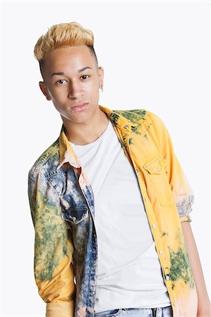 Portrait of a teenage boy with blond hair over gray background Foto de stock - Sin royalties Premium, Código: 693-06379494