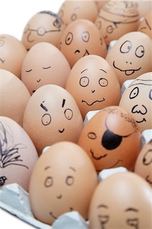 Anthropomorphic brown eggs arranged in carton against white background Foto de stock - Sin royalties Premium, Código: 693-06379767