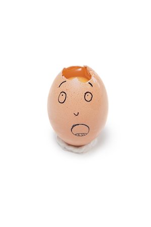 Broken egg with face drawn on it over white background Foto de stock - Sin royalties Premium, Código: 693-06379778