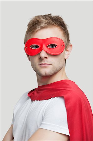 simsearch:693-06403199,k - Portrait d'un jeune homme portant des costumes de super-héros sur fond gris Photographie de stock - Premium Libres de Droits, Code: 693-06380064