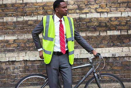 simsearch:693-06379322,k - Portrait of African American businessman in safety vest with Bicycle Foto de stock - Sin royalties Premium, Código: 693-06403158