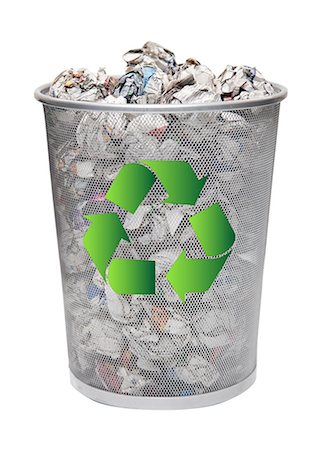 simsearch:693-06403384,k - Recycling bin full of crumpled papers over white background Foto de stock - Sin royalties Premium, Código: 693-06403383