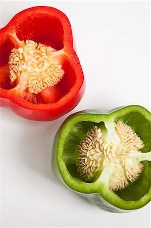 rote paprika - Close-up of cross section of bell peppers Stockbilder - Premium RF Lizenzfrei, Bildnummer: 693-06497599