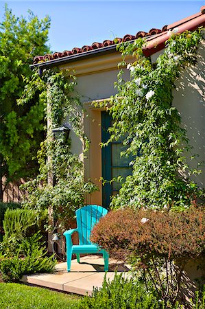 plants california house - A lonely blue chair outside a house surrounded by plants Stock Photo - Premium Royalty-Free, Code: 693-06667867