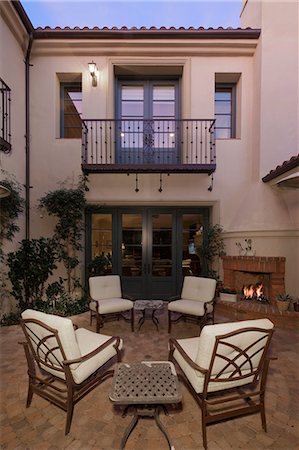 plants california house - Entrance to a beautiful Mediterranean home exterior Stock Photo - Premium Royalty-Free, Code: 693-06667872