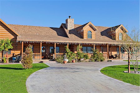 patio doors - Entrance to a ranch home exterior Foto de stock - Sin royalties Premium, Código: 693-06667889