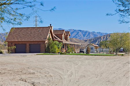 residential houses - View of Country Ranch Photographie de stock - Premium Libres de Droits, Code: 693-06667894