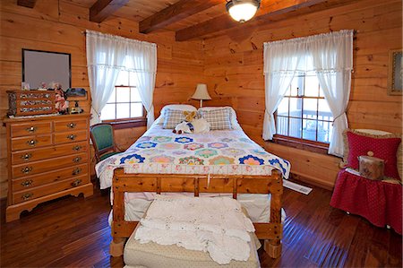 Traditional children bedroom Stock Photo - Premium Royalty-Free, Code: 693-06667896