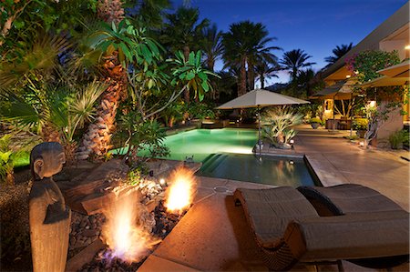 Luxury Villa at night time Photographie de stock - Premium Libres de Droits, Code: 693-06667956