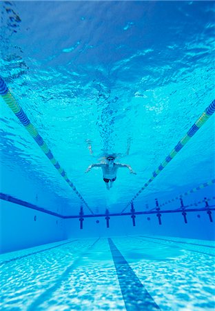 swim lane - Underwater shot of male athlete swimming in pool Foto de stock - Sin royalties Premium, Código: 693-06668110
