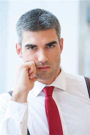 simsearch:693-06967338,k - Close-up of Businessman looking seriously at camera Stockbilder - Premium RF Lizenzfrei, Bildnummer: 693-06967335