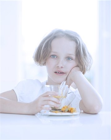 Young girl with tea cup Stock Photo - Premium Royalty-Free, Code: 693-06967492