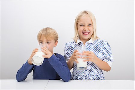 simsearch:693-07912147,k - Children with glasses of milk at table Stock Photo - Premium Royalty-Free, Code: 693-07455884