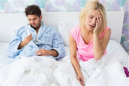 Irritated sick couple on bed at home Photographie de stock - Premium Libres de Droits, Code: 693-07456413