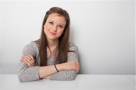 desk with wall - Portrait of confident businesswoman sitting at desk in office Photographie de stock - Premium Libres de Droits, Code: 693-07542327