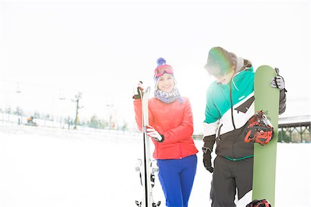 Happy young couple with snowboard and skis in snow Foto de stock - Sin royalties Premium, Código: 693-07673085