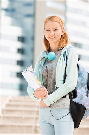 simsearch:693-07912254,k - Portrait of beautiful young woman with textbooks at college campus Foto de stock - Sin royalties Premium, Código: 693-07912197