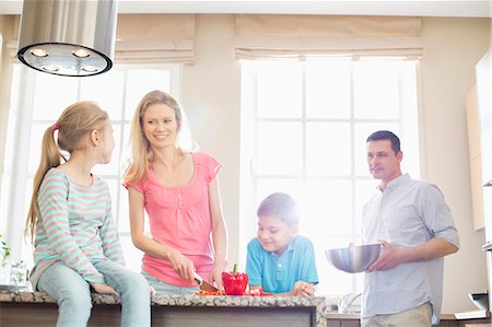 simsearch:6113-08550102,k - Family preparing food in kitchen Stock Photo - Premium Royalty-Free, Code: 693-07912787