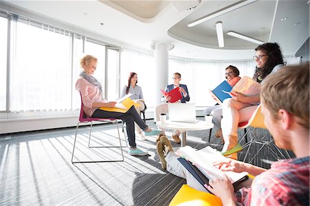documento - Businesspeople in meeting at office Foto de stock - Sin royalties Premium, Código: 693-07913056
