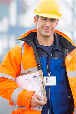 simsearch:693-07913181,k - Portrait of confident mid adult man with clipboard in shipping yard Stockbilder - Premium RF Lizenzfrei, Bildnummer: 693-07913076