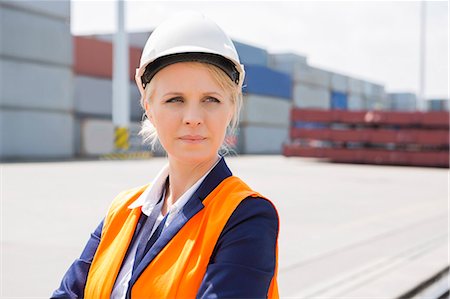 simsearch:693-07913181,k - Beautiful female engineer looking away in shipping yard Stockbilder - Premium RF Lizenzfrei, Bildnummer: 693-07913102