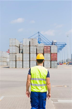 simsearch:693-07913181,k - Rear view of mid adult worker walking in shipping yard Stockbilder - Premium RF Lizenzfrei, Bildnummer: 693-07913121