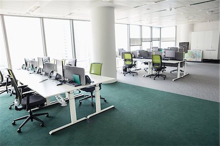 empty office table - View of empty office Stock Photo - Premium Royalty-Free, Code: 693-07913186