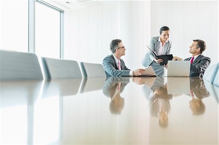 simsearch:693-07913191,k - Business people in meeting Stock Photo - Premium Royalty-Free, Code: 693-07913192