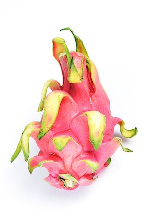 dragonfruit - Studio shot of dragon fruit Photographie de stock - Premium Libres de Droits, Code: 693-08127303