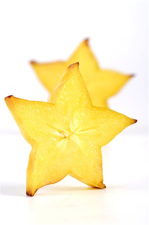 Carambola on white background - slices Foto de stock - Sin royalties Premium, Código: 693-08127370