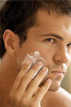 simsearch:693-07456066,k - Close-up of young man applying shaving cream Photographie de stock - Premium Libres de Droits, Code: 693-08127544