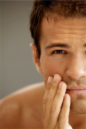 simsearch:693-07456066,k - Close-up of young man applying shaving cream Photographie de stock - Premium Libres de Droits, Code: 693-08127546