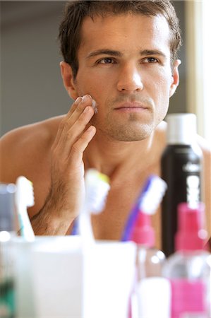simsearch:693-06019176,k - Reflection of young man in mirror applying shaving cream Stock Photo - Premium Royalty-Free, Code: 693-08127549