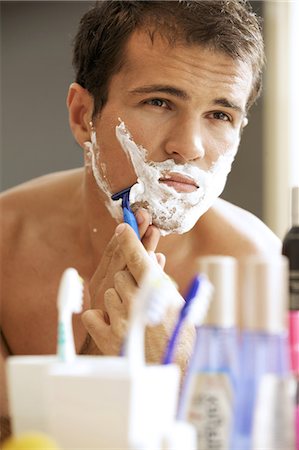 simsearch:693-06019176,k - Young man shaving Stock Photo - Premium Royalty-Free, Code: 693-08127552