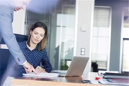 simsearch:695-03380188,k - Businessman and businesswoman discussing over documents at desk in office Photographie de stock - Premium Libres de Droits, Code: 693-08769319