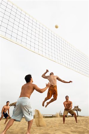 simsearch:693-03707018,k - Man in Mid-air Going for Volleyball on beach Foto de stock - Sin royalties Premium, Código: 693-03299669