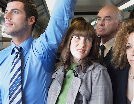 desagradable - Female Commuter Standing by Man's Wet Armpit on Train Foto de stock - Sin royalties Premium, Código: 693-03304102