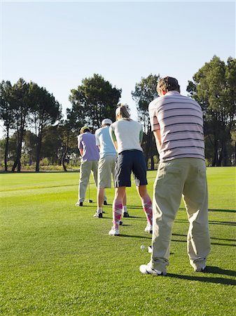 simsearch:693-03304456,k - Golfers teeing off, back view Foto de stock - Sin royalties Premium, Código: 693-03304449