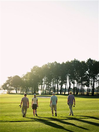 simsearch:693-03304456,k - Four young golfers walking on course, back view Foto de stock - Sin royalties Premium, Código: 693-03304461