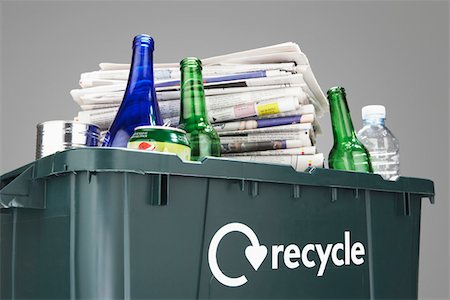 simsearch:693-03565711,k - Recycling bin filled with waste paper and bottles, close-up Foto de stock - Sin royalties Premium, Código: 693-03305237